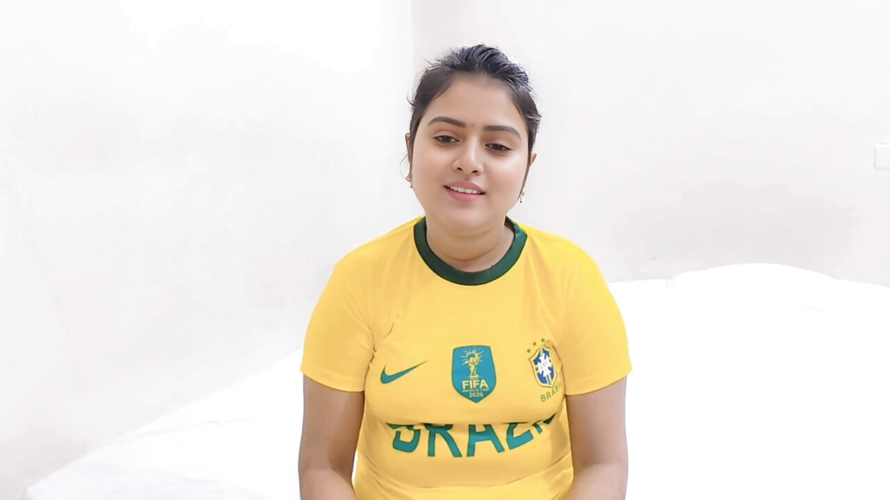 सौतेला भाई फुटबॉल के खेल पर दांव लगाते हुए अपनी सुंदर सौतेली बहन को चोद रहा है। (पूर्ण बांग्ला ऑडियो)