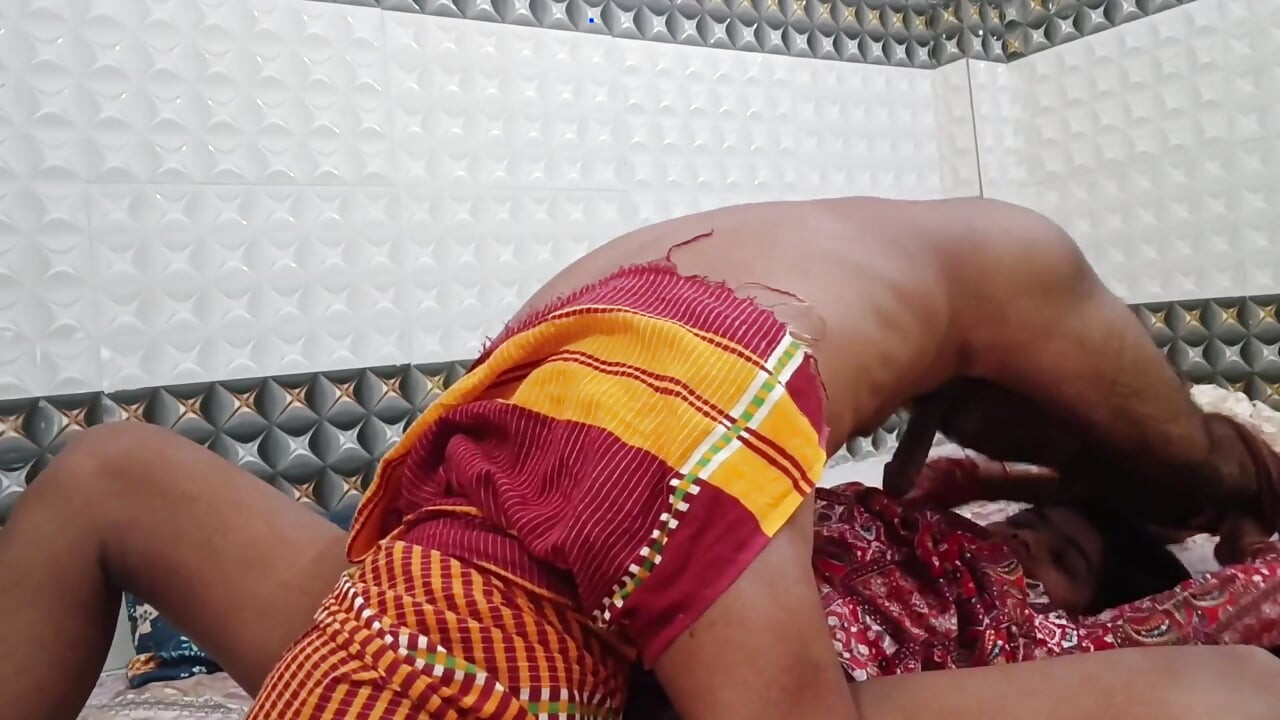 Real desi par kaklat golv hårdporr - passionerad ridning