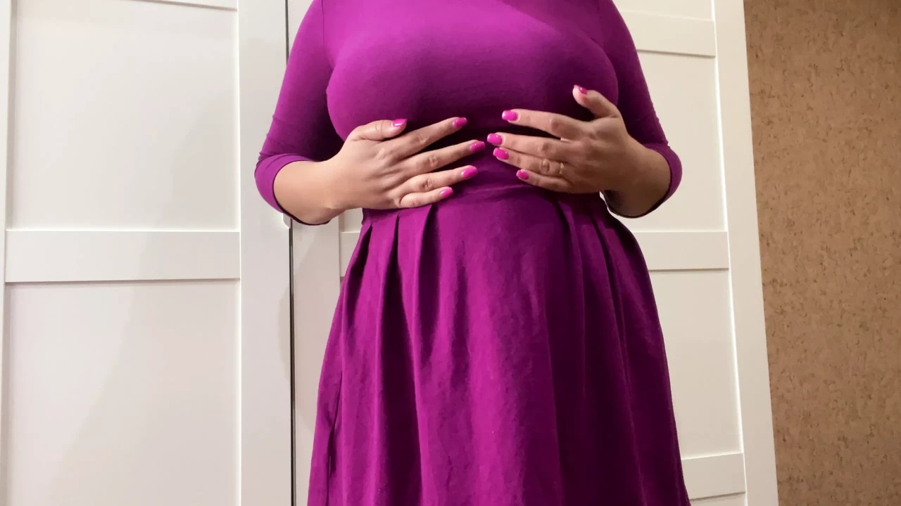 我向观众展示我的连裤袜不穿内裤的样子。操湿阴户