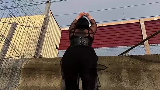 Büyük götlü orta yaşlı seksi kadın üvey oğluyla ateşli bir tatil geçiriyor, sert anal sikiş