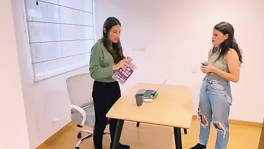 Sekreterim beni lezbiyen olmaya baştan çıkarıyor