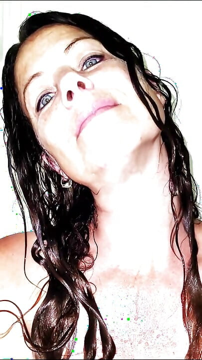 Jade and Damon - POV - sucking in the bath