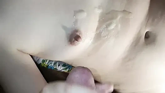 Alyona bir yarağı nasıl boşaltacaklarını biliyor