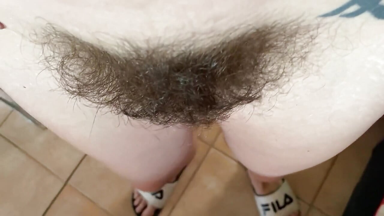 Chatte poilue, gros plan en POV