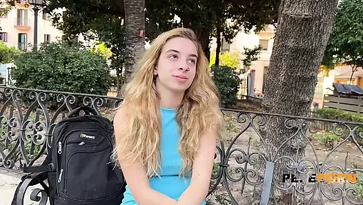 Irina hiç porno yarağı denemedi! Bu 18 yaşındaki bebeğin öğrenmesi gereken çok şey var!