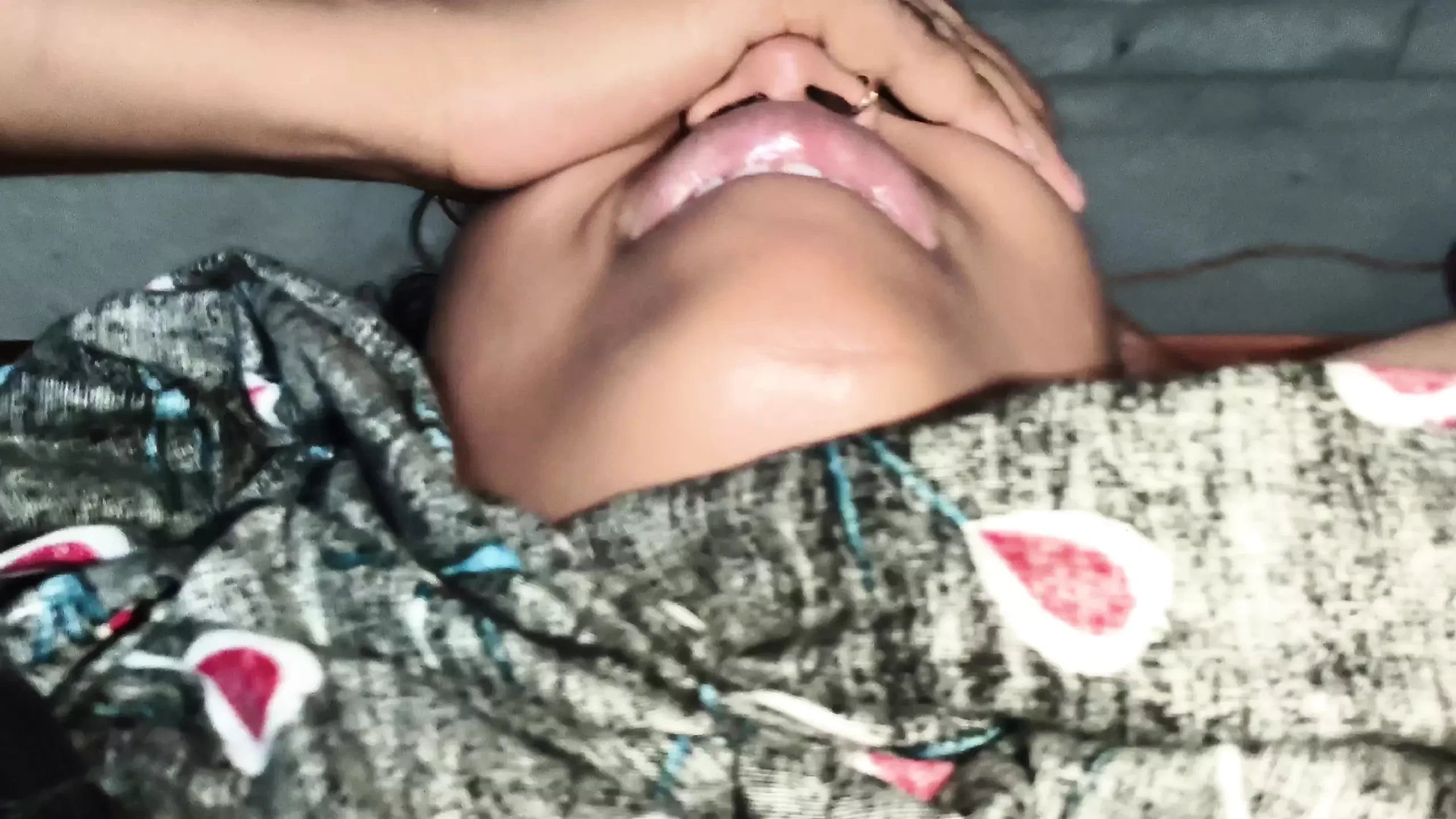 Desi heißes sexy bhabhi ist zurück, Ganzkörper-tour und kurzer fick und sperma