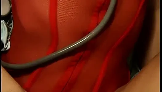 Dokter seksi rambut pirang lagi asik nyepong kontol sampai tenggorokan di pemeriksaan