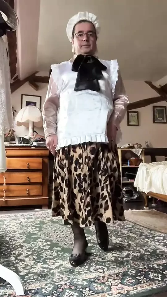 In boniche outfit with a long leopard skirt for a day