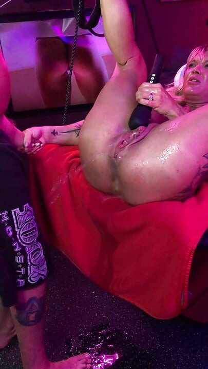 Hot Blonde has Fun in Her Swing