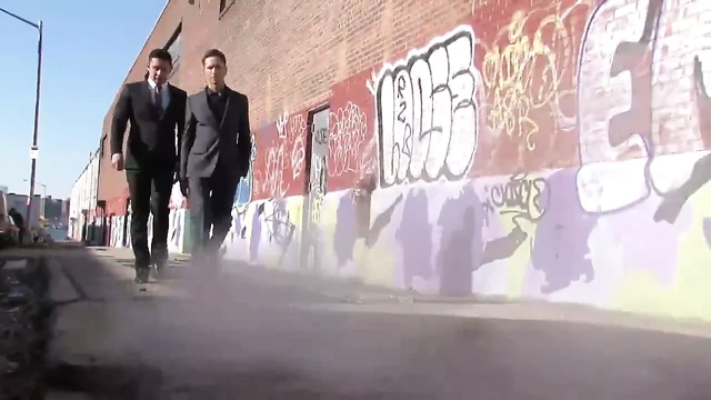Gentlemen 11: Unsuited Raw Sc4