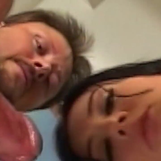 Awek 20 tahun yang miang dikongkek pantatnya dengan keras dan dalam