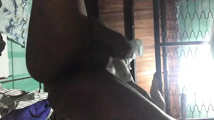 POV : ton demi-frère à grosse bite poilue veut te masturber