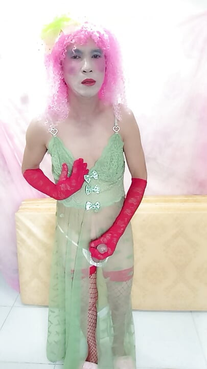 Oanh Le shemale wearing sexy porn selfie