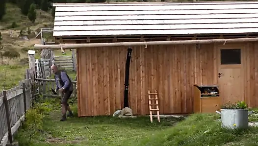 Грязная брюнетка лижет задницу и жестко долбят