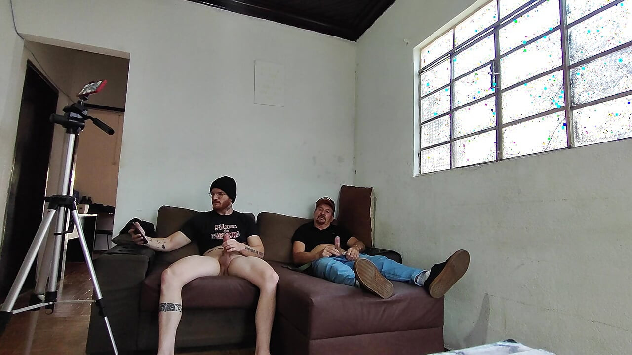 Carmona i Carlos Urach masturbiraju zajedno