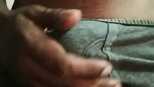 Hintli zenci yarağıyla mastürbasyon yapıyor