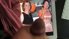 Éjaculation sur le visage de la femme de mon ami et de sa belle-mère (culotte SD aussi)