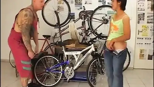 Petite milf huge hairy pussy fucking