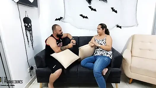 Aku mergokin adik tiriku lagi sange berat dengan dildonya di kamarnya dan aku akhirnya ngentot memeknya yang penuh sperma bagian 1