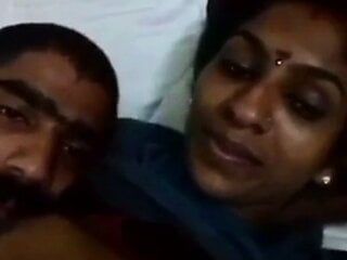 Indyjski kochanek uprawia seks w hotelu z indyjskim bhabi