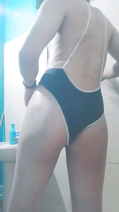 Femboy brinca com vibrador