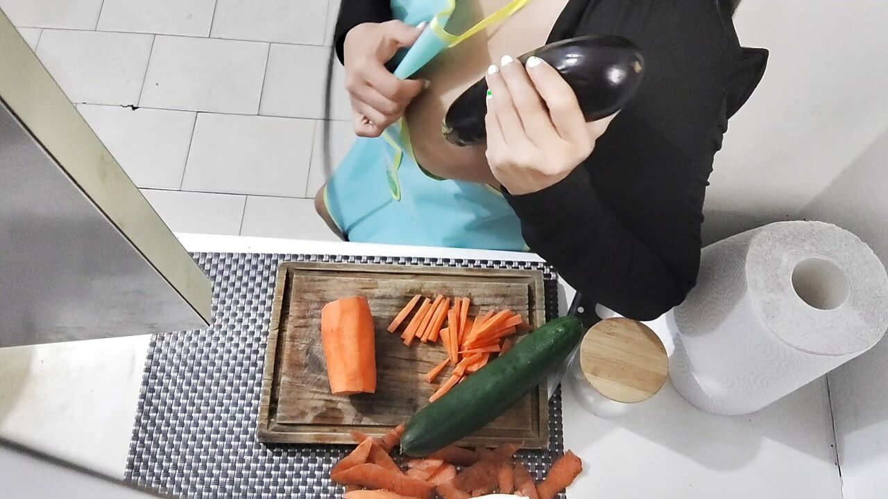 I shove a huge cucumber up my hungry asshole - Fetish