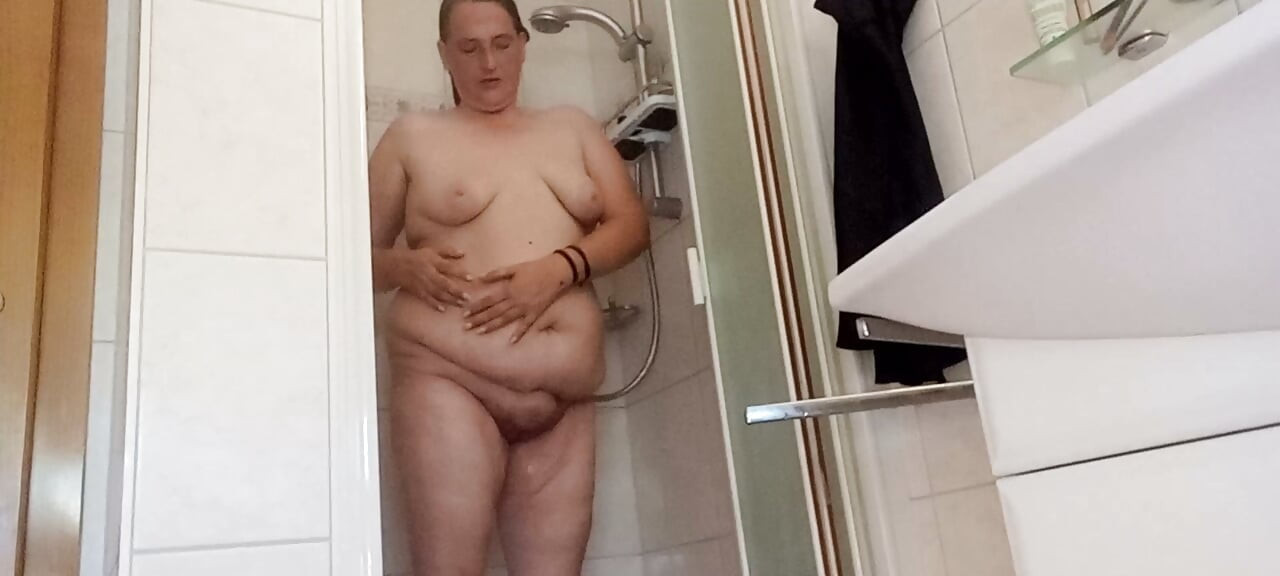 A pocakos disznóm a zuhany alatt
