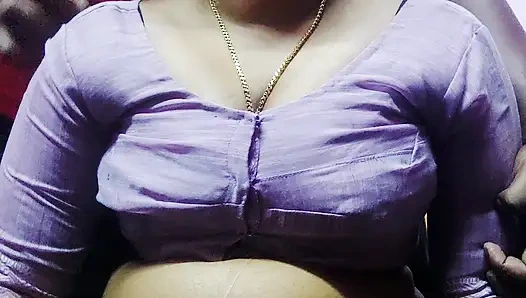 İri göğüslü Hintli kadın sari soyunuyor ve Devar Ji ile sert seks yapıyor