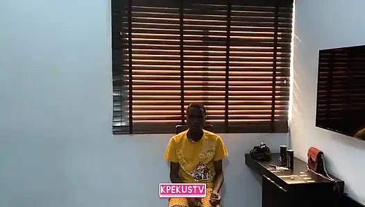 Возбужденные черные тинки мастурбируют вместе