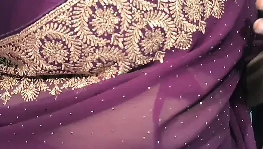 Sari içinde ateşli desi görünümü gel cazibeyi hisset