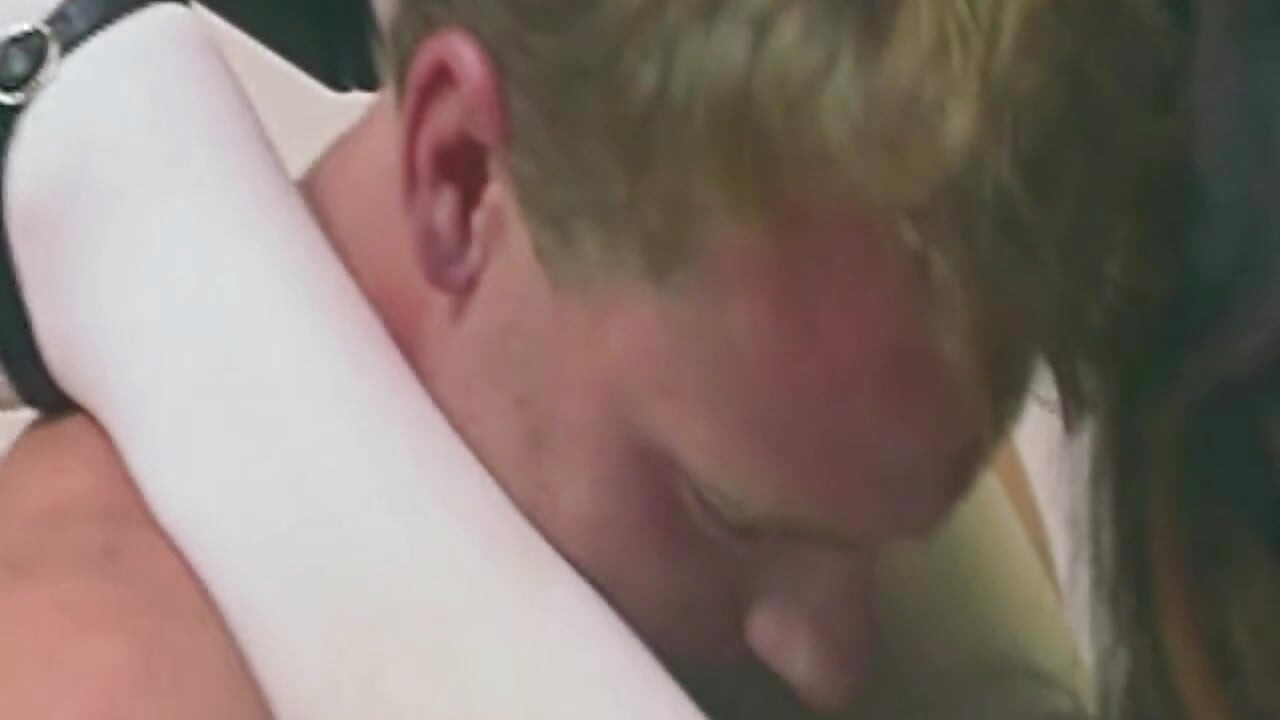 Mature Blondes Share Throbbing Cock in Steamy Threesome