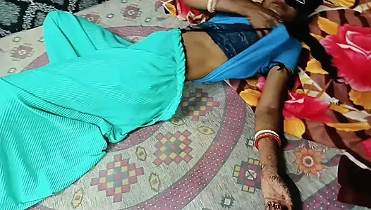 Моя младшая сводная сестра пришла ко мне, прослюнула рядом со мной и дала мне супер подарок траха в задницу.