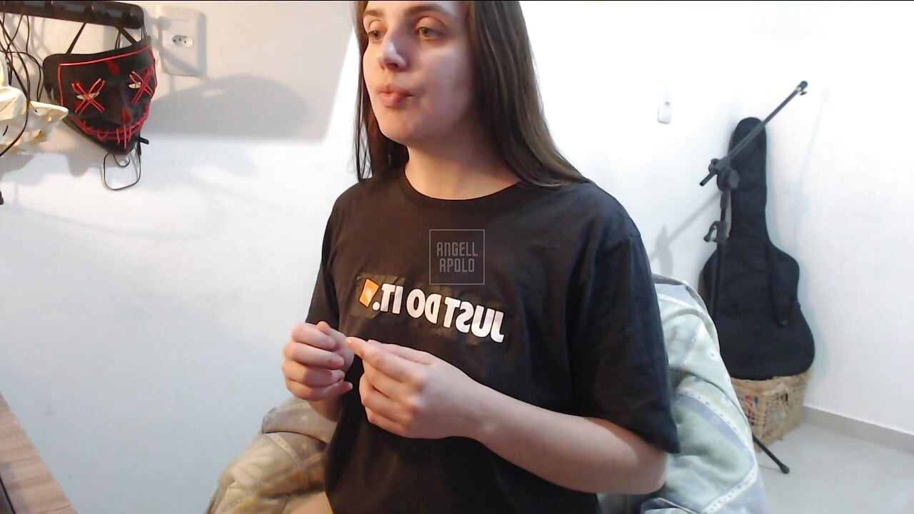 Blonde Big Ass Dancing in the Room on Live
