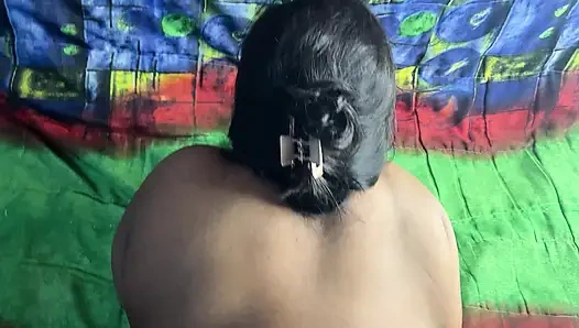 Stiefmutter gefickt, indem sie an alte dinge erinnert, Hindi Voice