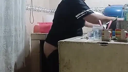 Mexikanische frau, die analsex in der Küche hat, beeil dich, mein chef wird jetzt jede Minute ankommen. Mexiko-Stadt
