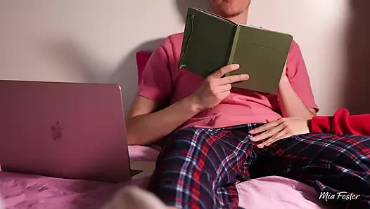 Meine Matheprüfung wurde von dem handjob der stiefschwester unterbrochen