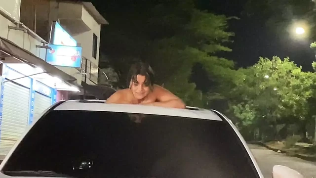 I fuck with my girlfriend inside a taxi