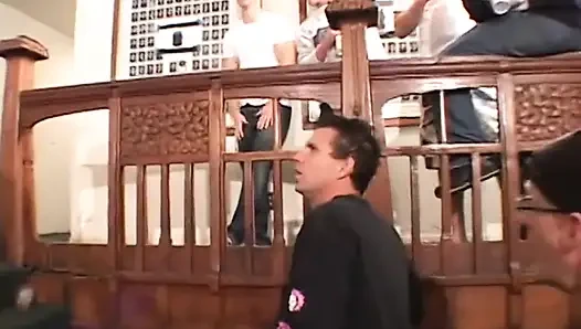 Seksi sarışın kızlar yarak emiyor