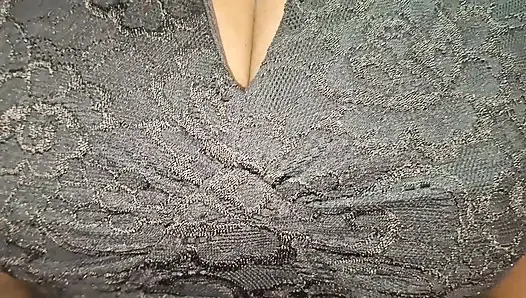 İri göğüslü Asyalı orta yaşlı seksi kadın süper ateşli video