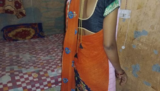 O cunhado deixou a cunhada depois de vesti-la com sari.