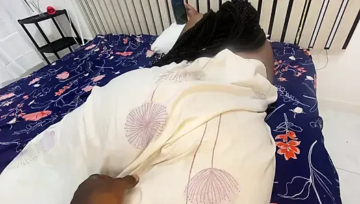 Bunu yapmamalıyız... Ama üvey annemi odada siktim