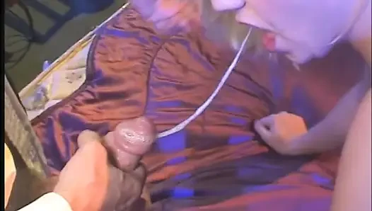Cewek imut rambut pirang dengan toket besar alami lagi asik ngentot kontol besar sampai mengerang keenakan