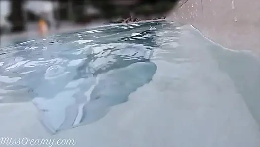Blankziehen mit meinem schwanz vor einem mädchen im öffentlichen schwimmbad und hilft mir beim masturbieren - misscreamy