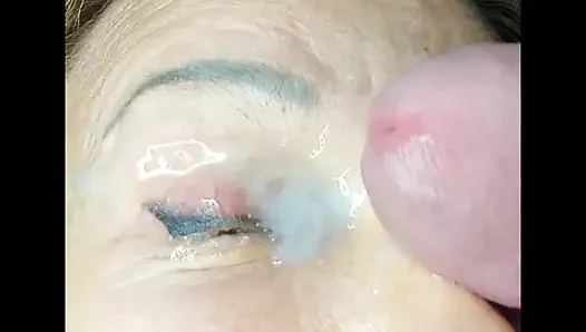 Mature lady facecum huge load on eye