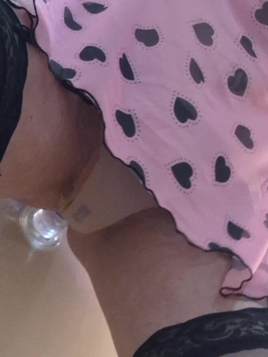 Just a quick hands free cum shot.