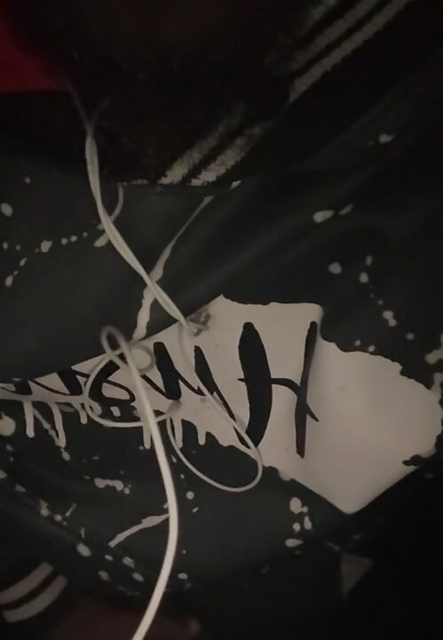 在黑暗中撸管，因为我很饥渴