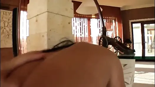 Tante seksi eropa dientot habis-habisan di mana-mana - andrea