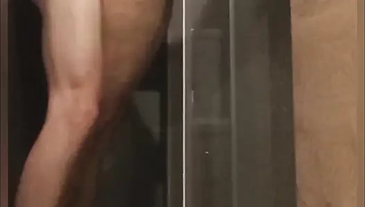 19 yaşındaki üniversite kızı Cannon Full tarafından duş alır ve ona birden fazla orgazm yaşatır!t