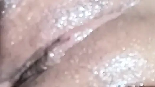 Kolumbianische frau masturbiert mit ihrer nachbarin