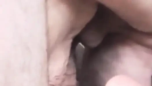 Memek becek cewek ini dientot gaya doggy sampai becek